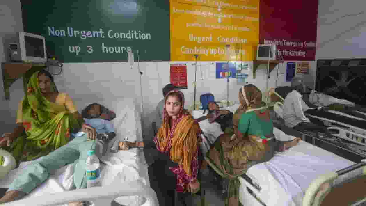 बाराबंकी: औसानेश्वर मंदिर में मची भगदड़, 2 की मौत, 29 घायल Barabanki