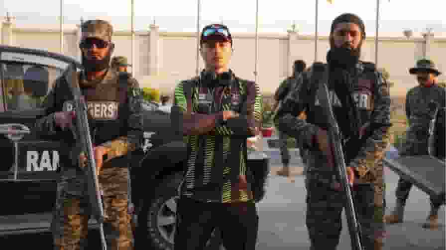 पाकिस्तान में फंसने के बाद बच्चों की तरह रोया विदेशी खिलाड़ी Tom Curran PSL