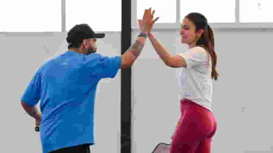 विराट कोहली-अनुष्का शर्मा ने पिकलबॉल में आजमाए हाथ, क्या है यह खेल? Virat Kohli Anushka Sharma Pickleball session