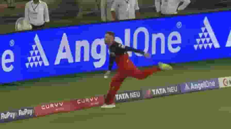 सुपरमैन बने फिल साल्ट, IPL फाइनल में लपका गजब का कैच, VIDEO Phil Salt Catch