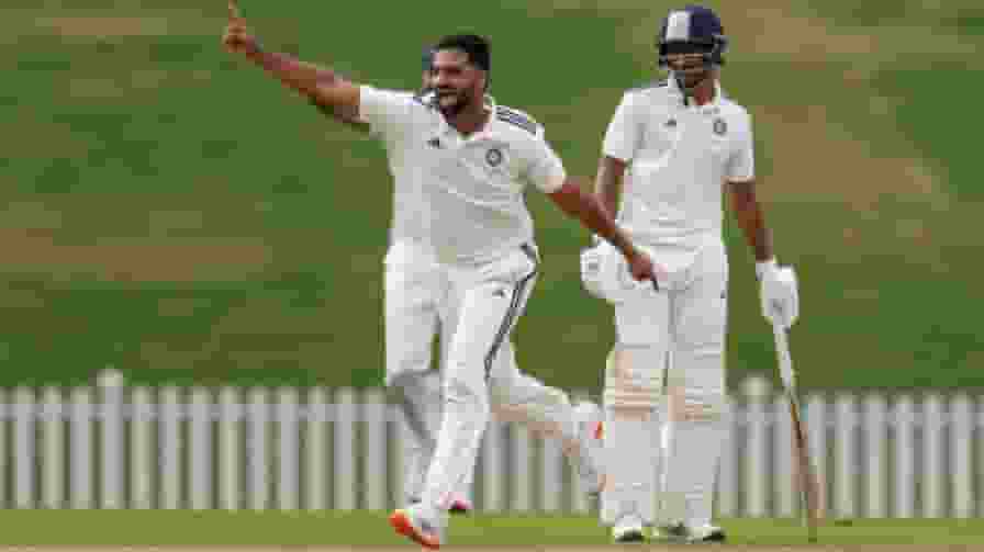 Who is Auqib Nabi 4 ball 4 wicket Hat-trick Duleep Trophy age stats| 'मास्टर जी' के बेटे ने 4 गेंद में लिए 4 विकेट, कौन हैं आकिब नबी? Auqib Nabi Bowling