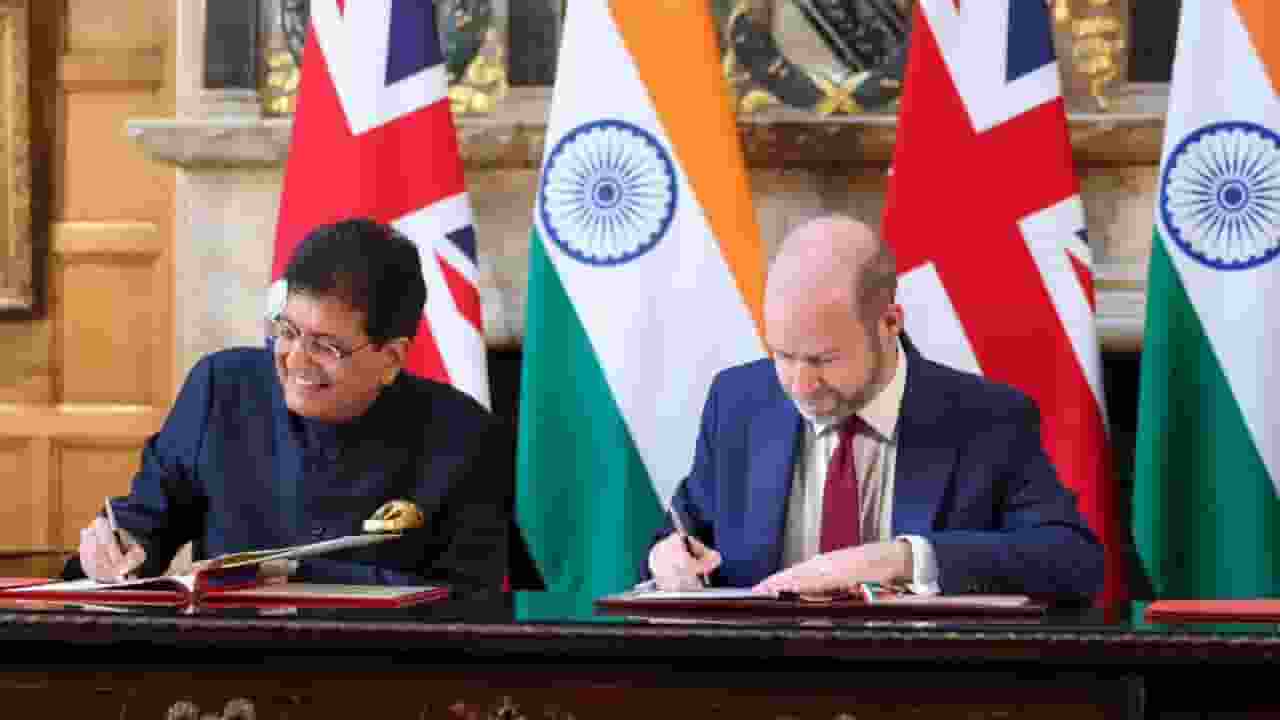 भारत-UK ने साइन किया FTA, घटेंगे व्हिस्की, कार और सॉफ्ट ड्रिंक के दाम FTA singned between india and uk । Photo Credit: X/@narendramodi
