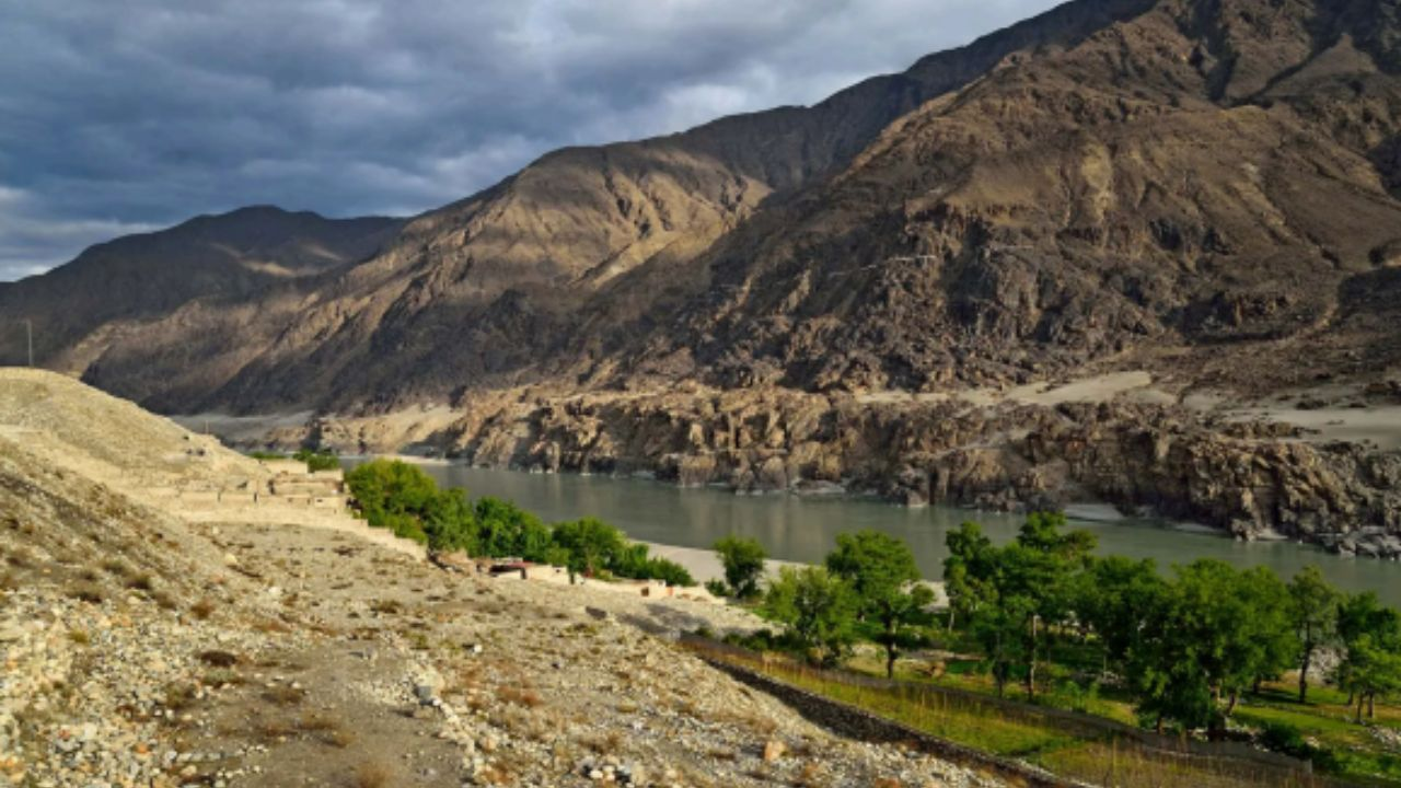 सिंधु जल समझौते पर 'दुश्मनी' का असर, बेअसर क्यों? Sidhu water treaty