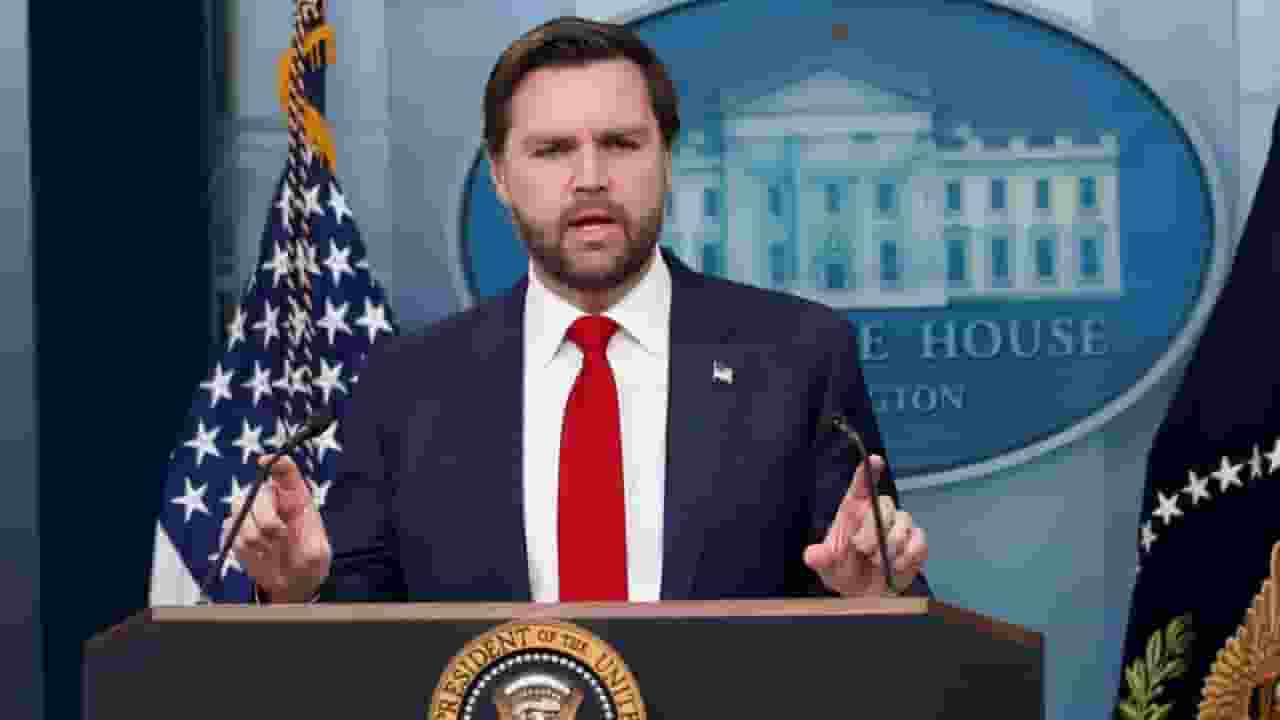 ग्रीन कार्ड हमेशा US में रहने की गारंटी नहीं, जेडी वेंस ने क्यों कहा? JD Vance