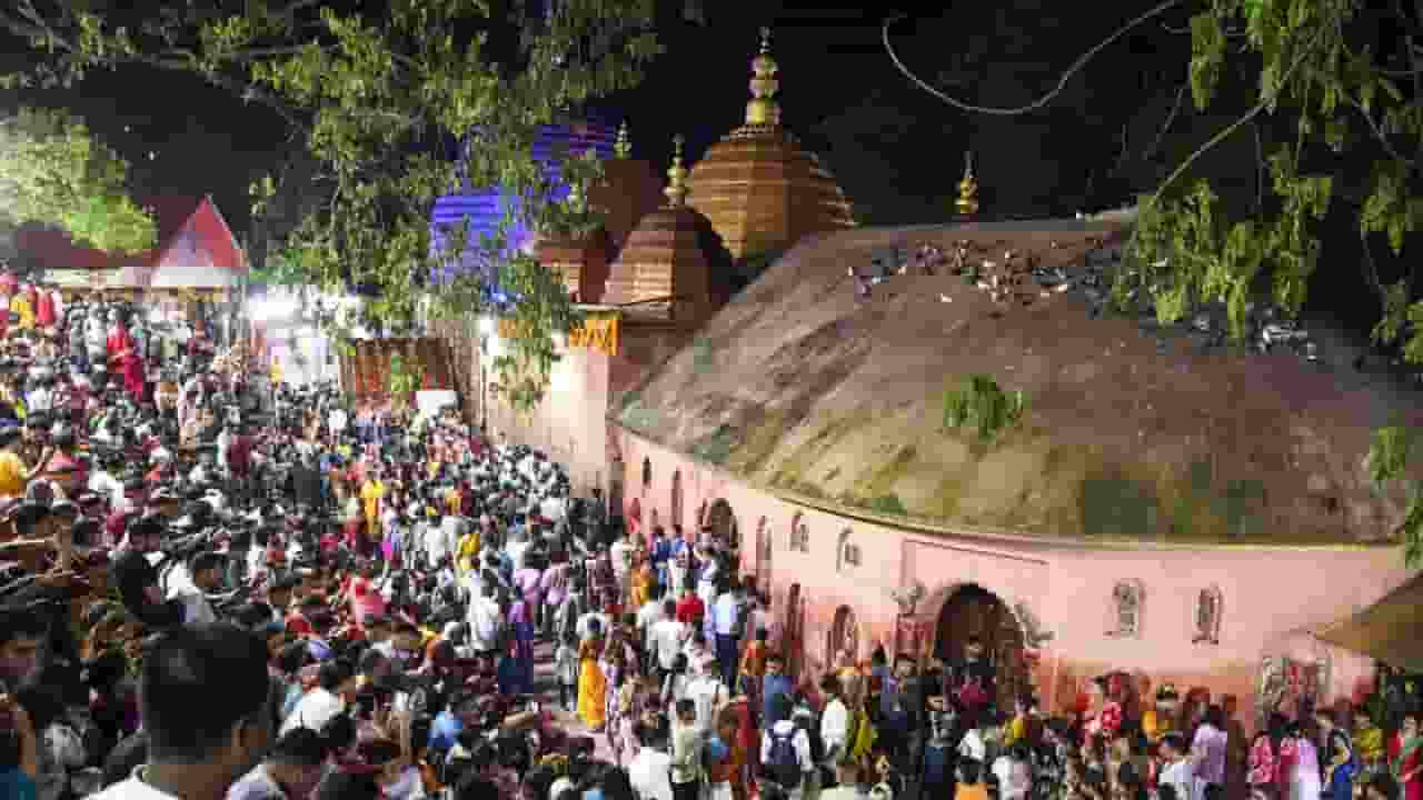 कामाख्या मंदिर: शक्ति पूजा और साधन का पर्व है अंबुबाची मेला Image of Kamakhya Mandir