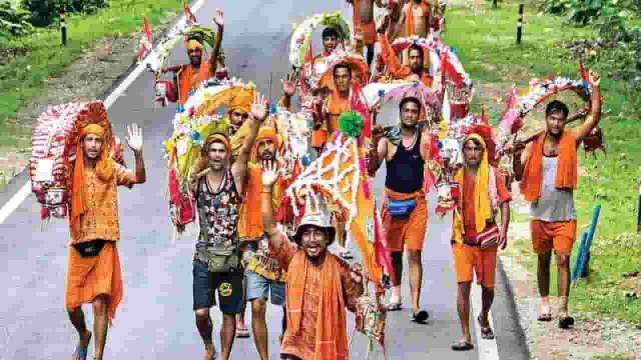 समुद्र मंथन से लोक कथाओं तक, यह है कांवड़ यात्रा की पूरी कहानी Image of Kanwar Yatra