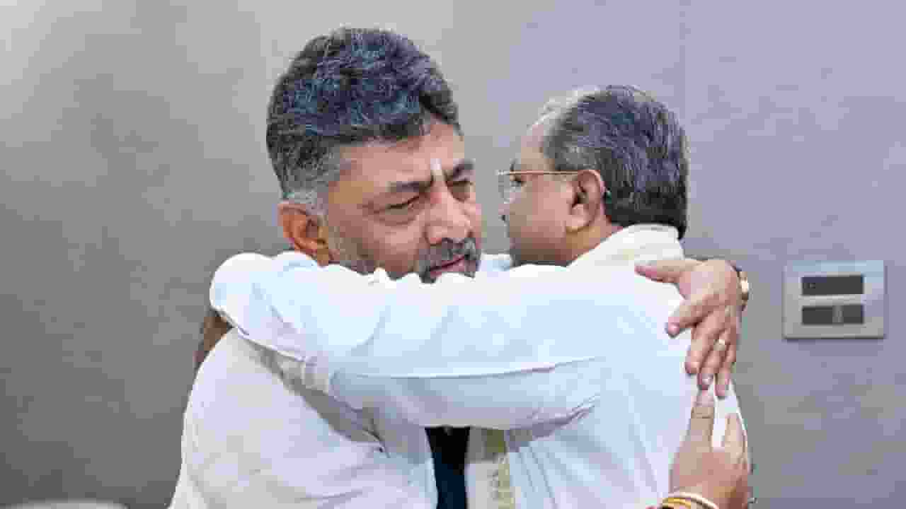 dk shivkumar meets siddaramaiah