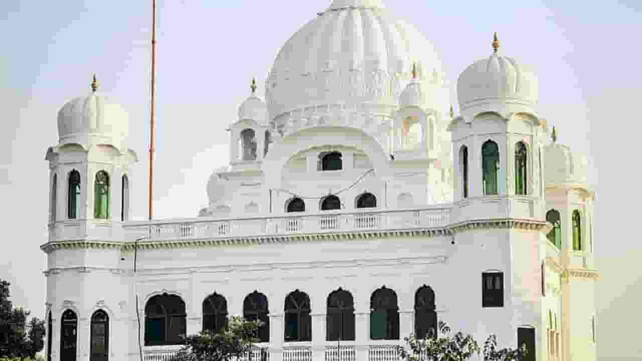 ऑपरेशन सिंदूर: करतारपुर कॉरिडोर हुआ बंद, सिखों की आस्था का है केंद्र Image of Kartarpur Sahib Gurudwara