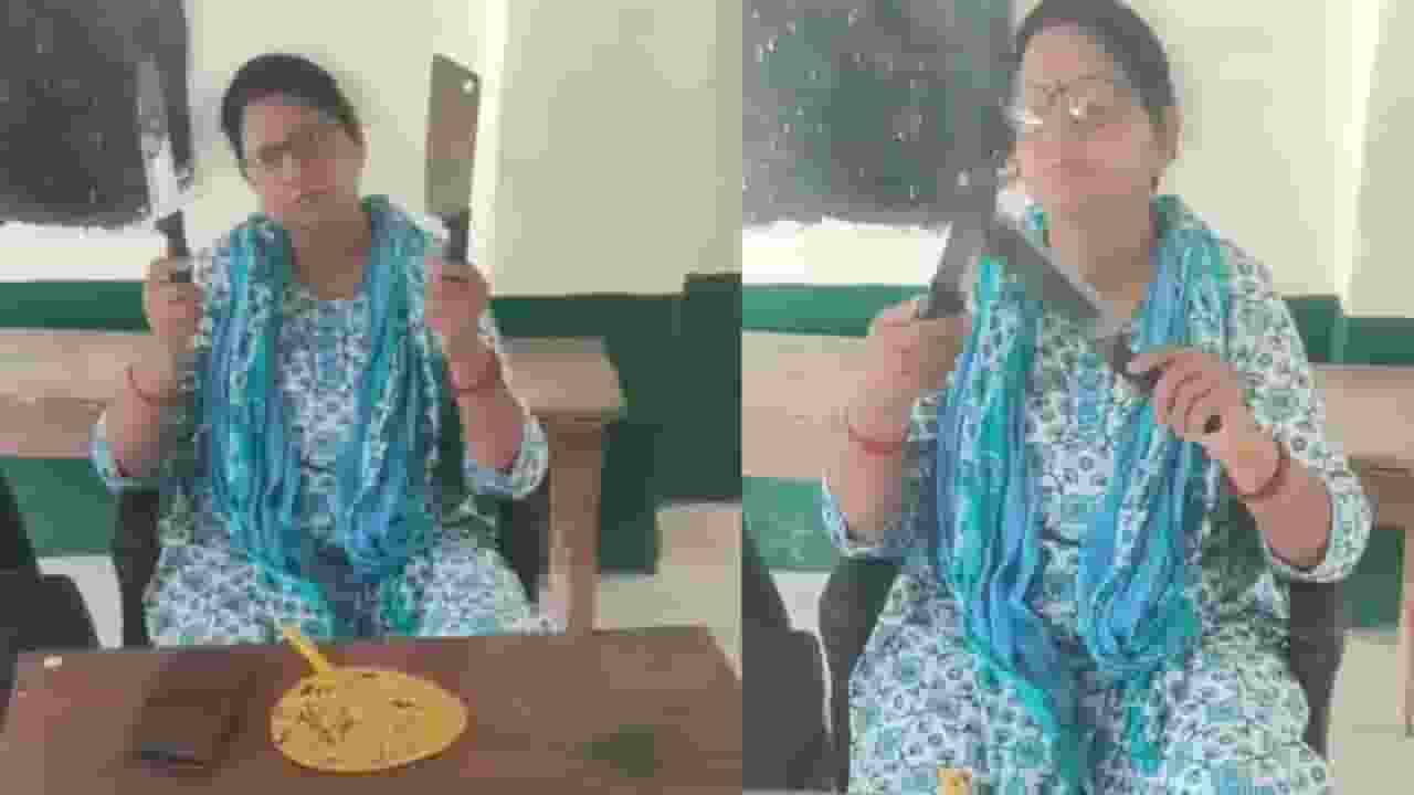 Kaushambi School Teacher With Knife