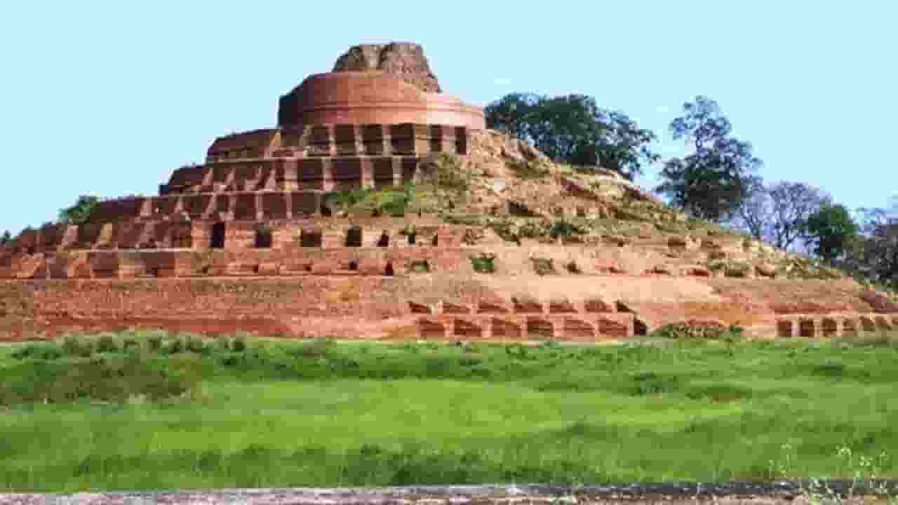 विश्व में सबसे ऊंचे बौद्ध स्तूपों में से एक केसरिया स्तूप का इतिहास Image of Kesariya Buddha Stupa