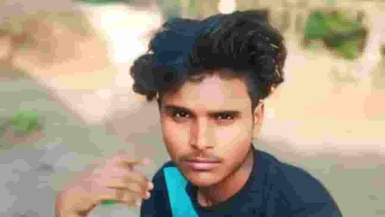 20 year old labourer died due to high tension wire stuck