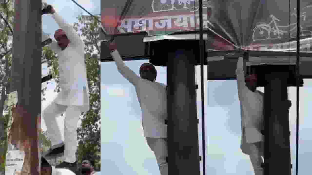 SP MP Anand Bhadauria remove Akhilesh Yadav targeting poster