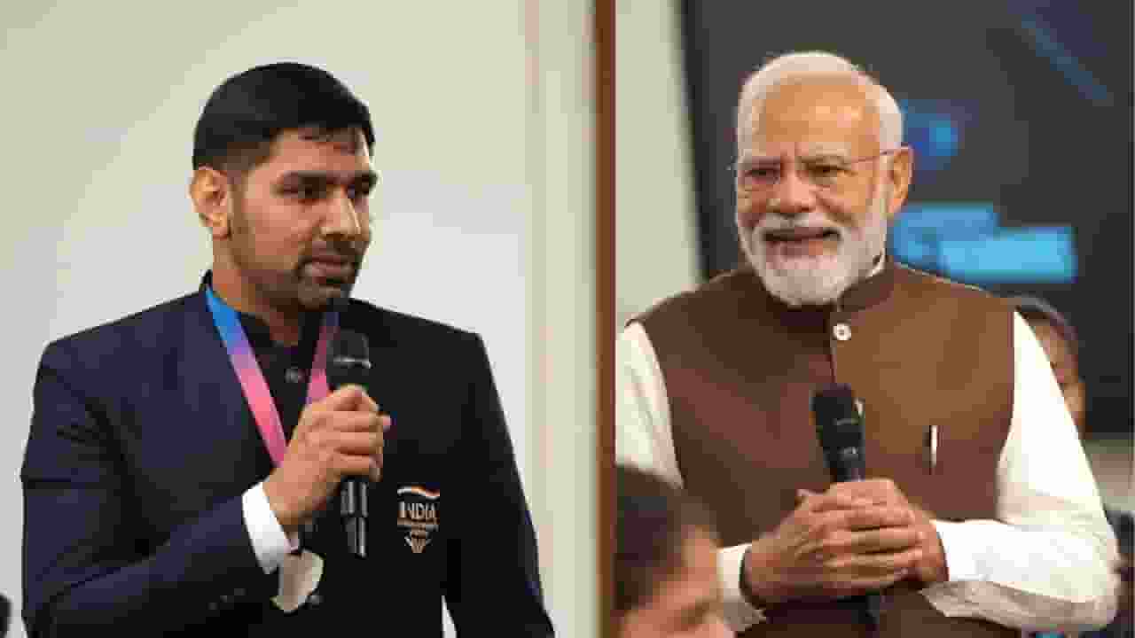 PM Narendra Modi laugh on Narender Berwal and Pakistani boxer conversation