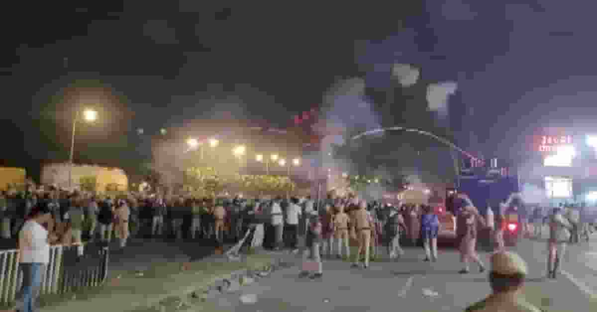 Police deploy force to disperse the members of the Sikh community