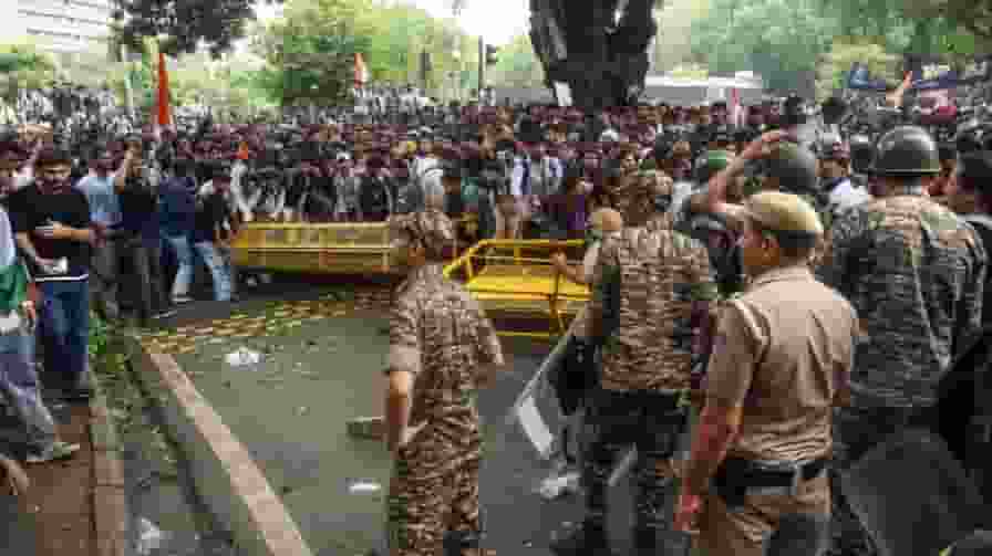 Delhi police answer on SC on police personnel plain clothe in CJP march