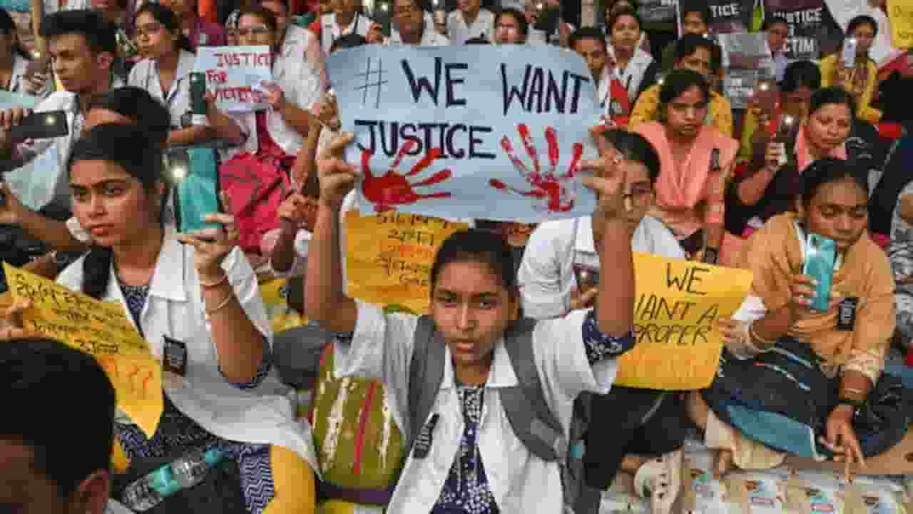 कोलकाता रेप केस: पीड़िता के पास पड़े सामानों पर कोई फिंगरप्रिंट नहीं Kolkata Rape and Murder Case