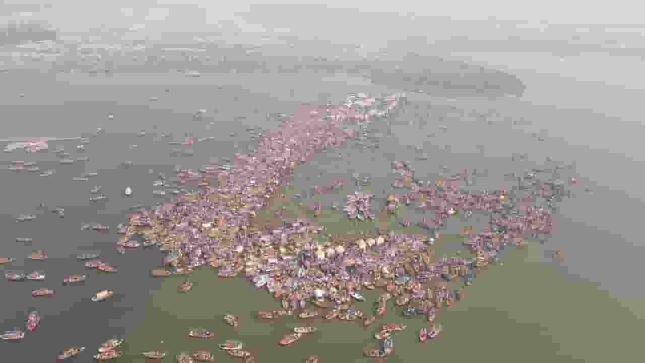 कुंभ का संगम जल पहुंचा उन्नाव जेल, कैदियों ने जयकारे के साथ किया स्नान Unnao jail inmates video