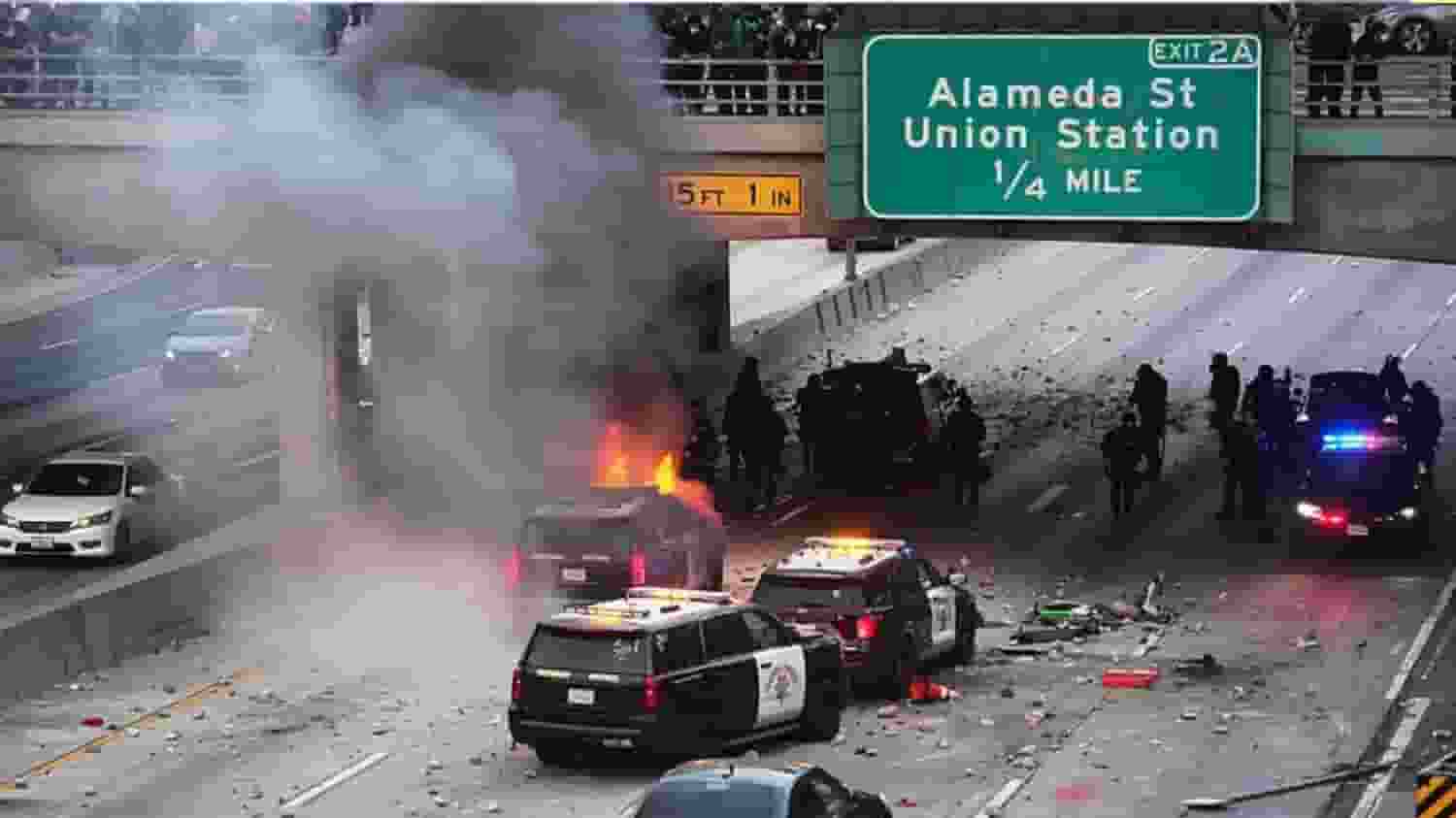 लॉस एंजेलिस में लगाया गया कर्फ्यू, ट्रंप बोले, 'हम LA को आजाद कराएंगे' los angeles protest
