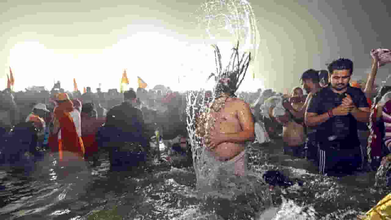 इस दिन महाकुंभ में होगा अंतिम महास्नान, पर नहीं होंगे नागाओं के दर्शन Image of Mahakumbh Snan