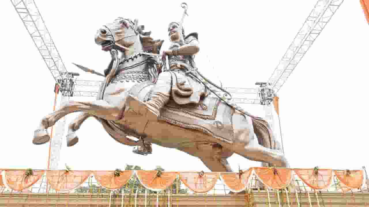 UP की राजनीति में खास होते जा रहे हैं राजा सुहेलदेव, क्या है गणित? Maharaja Suheldev Statue । Photo Credit: X