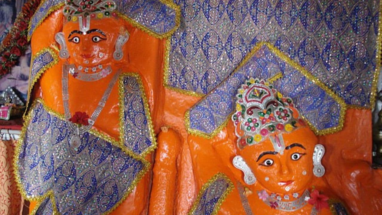 दुनिया का एकमात्र मंदिर जहां पुत्र के साथ दर्शन देते हैं हनुमान जी Makardhwaj Hanuman Mandir Dwarka