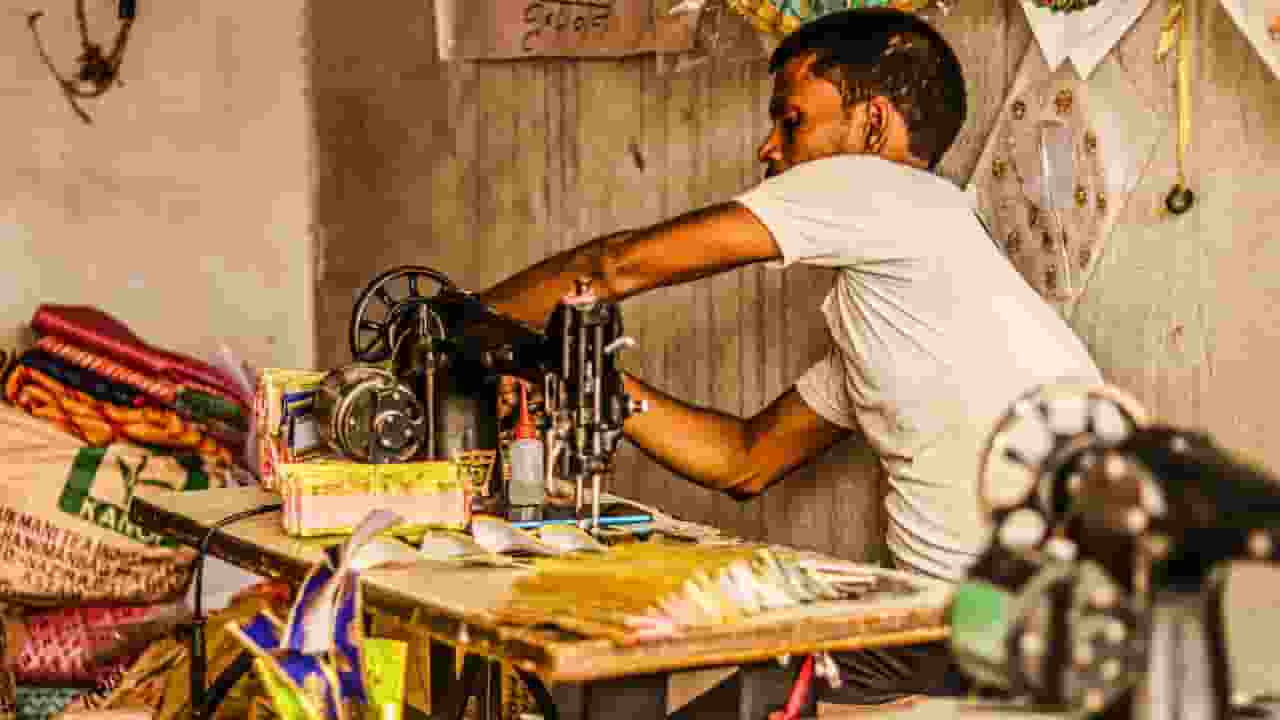 अब पुरुष टेलर नहीं ले सकेंगे महिलाओं के कपड़ों का माप No male tailor will take measurement of women cloth in UP