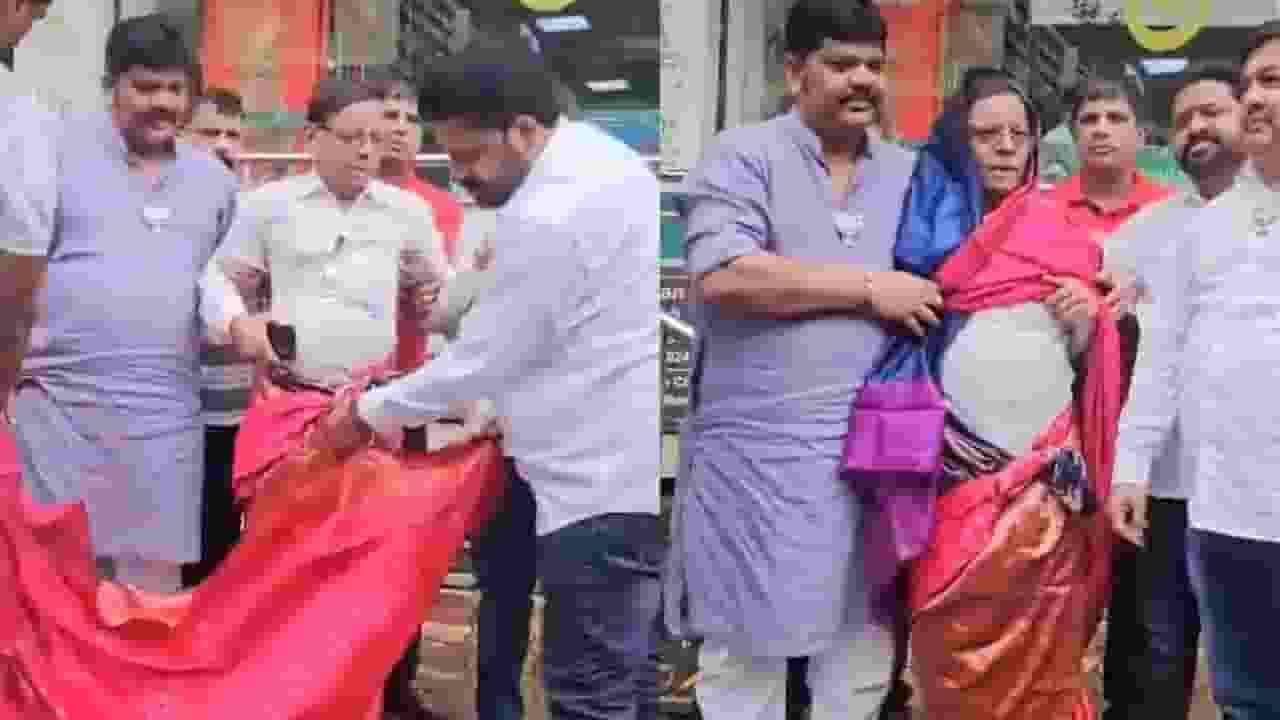 कांग्रेस नेता को BJP कार्यकर्ताओं ने पहनाई साड़ी, वहज क्या रही? Mama Pagare saree