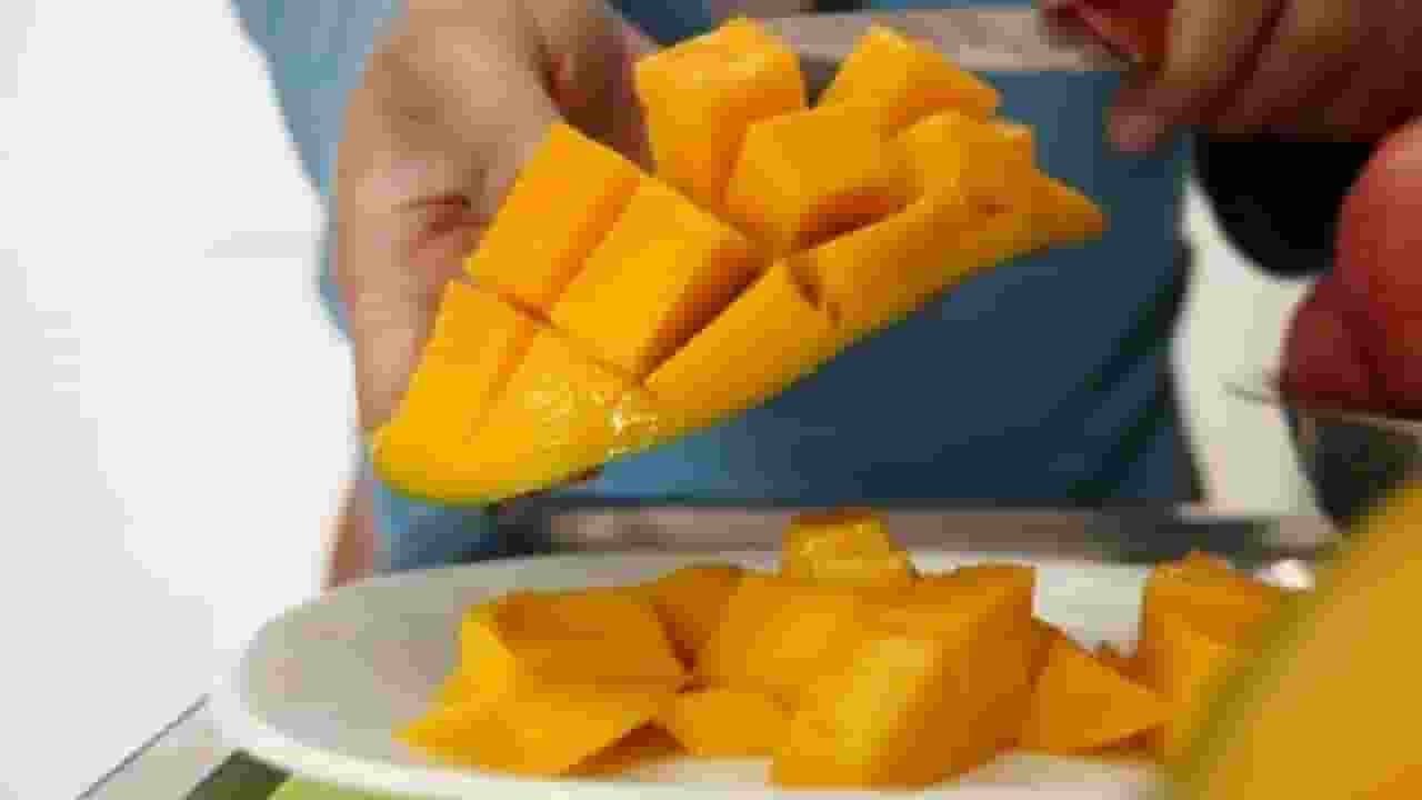 डायबिटीज के मरीज खा सकते हैं आम, नहीं बढ़ता है शुगर, स्टडी में दावा mango control sugar