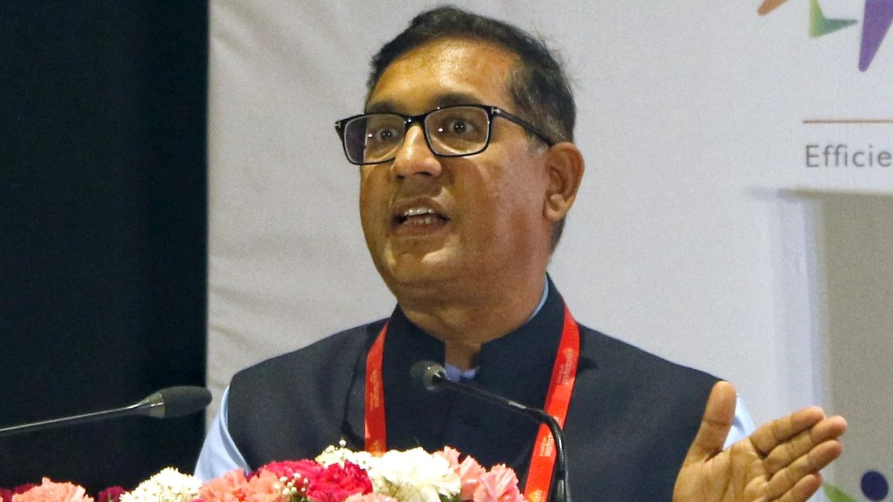 'रिटायर होते ही नेता बन जाते हैं जज,' लॉ कमीशन के वकील की चिट्ठी वायरल Hitesh Jain