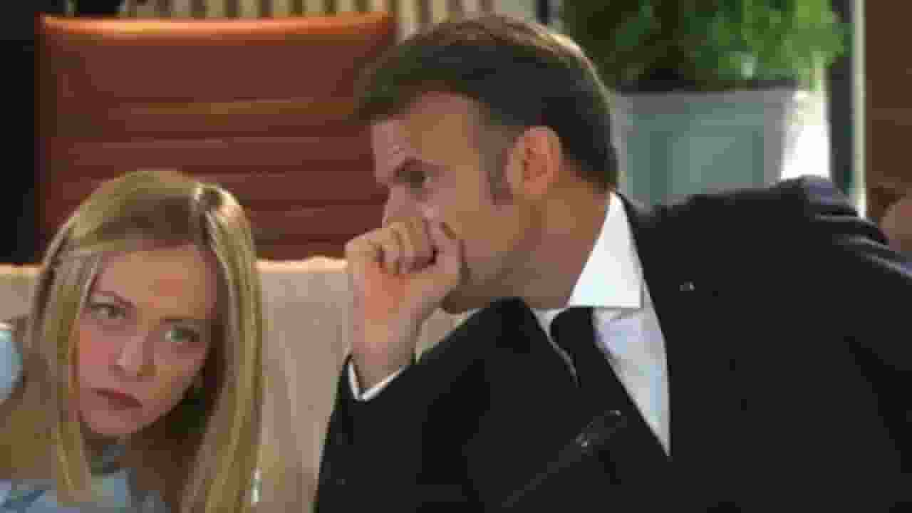 मैक्रों ने मेलोनी के कान में क्या कहा? G7 समिट का वीडियो हो रहा वायरल Giorgia Meloni Rolls Eyes video viral