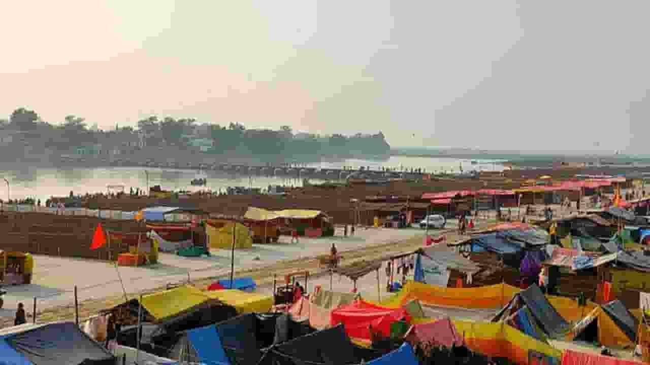 मिनी कुंभ में दुकानदार हुए मालामाल, फर्रुखबाद का भुना आलू हुआ मशहूर mini mahakumbh farrukhabad 2025