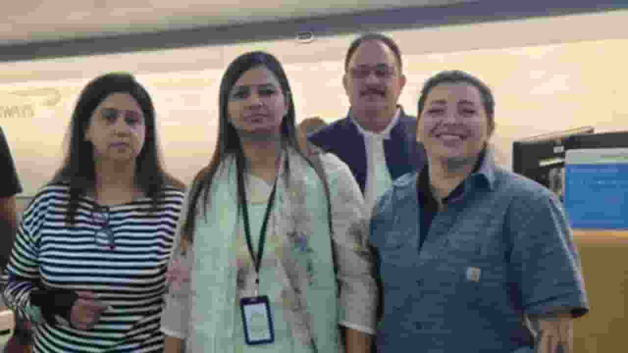 कौन है मोनिका कपूर? जिसे बड़े धोखाधड़ी मामले में लाया जा रहा है भारत Image of Monika Kapoor