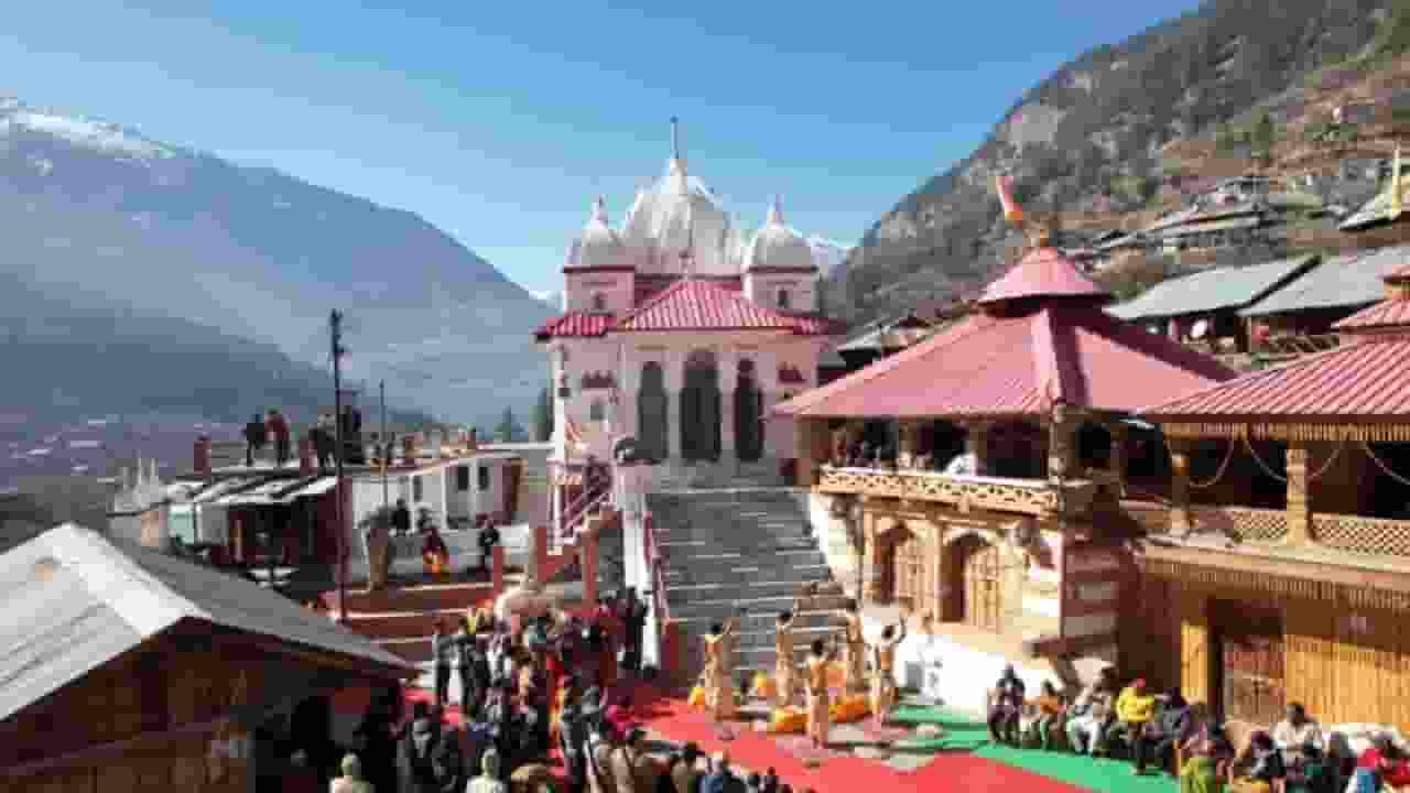 गंगोत्री से मुखबा आ जाती हैं देवी गंगा, यहां जानें इतिहास Image of Mukhba Mandir
