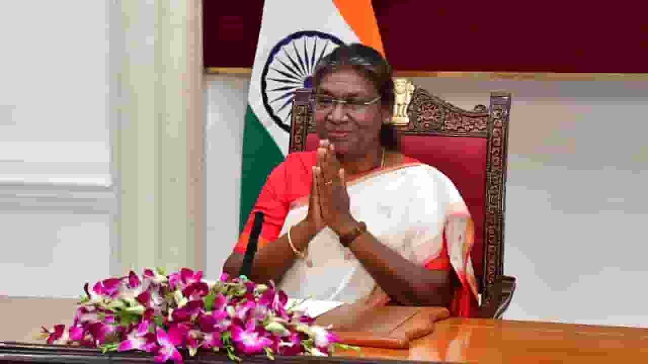 वक्फ बिल: राष्ट्रपति ने दी मंजूरी, SC पहुंचा विपक्ष, अब आगे क्या? Droupadi Murmu