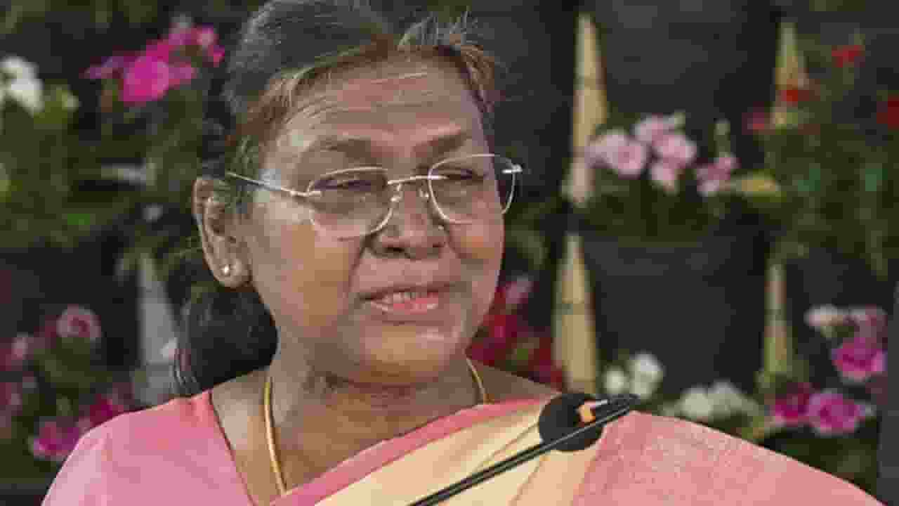 सुप्रीम कोर्ट के 'डेडलाइन' वाले फैसले पर राष्ट्रपति ने पूछे 14 सवाल droupadi murmu