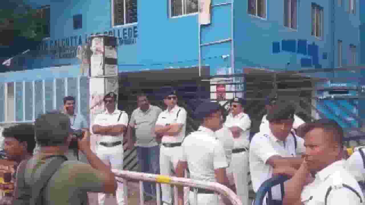 कोलकाता रेप केस: घटनास्थल पर जा रही थी NCW की टीम, पुलिस ने रोका Kolkata Gangrape Case, NCW member, Archana Majumdar, Kolkata police, Kolkata Commissioner, South Calcutta Law College, NCW