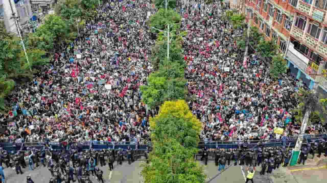 नेपाल प्रोटेस्टः 14 की मौत, 100 से ज्यादा घायल, कई शहरों में कर्फ्यू Nepal Protest । Photo Credit: Social Media/X