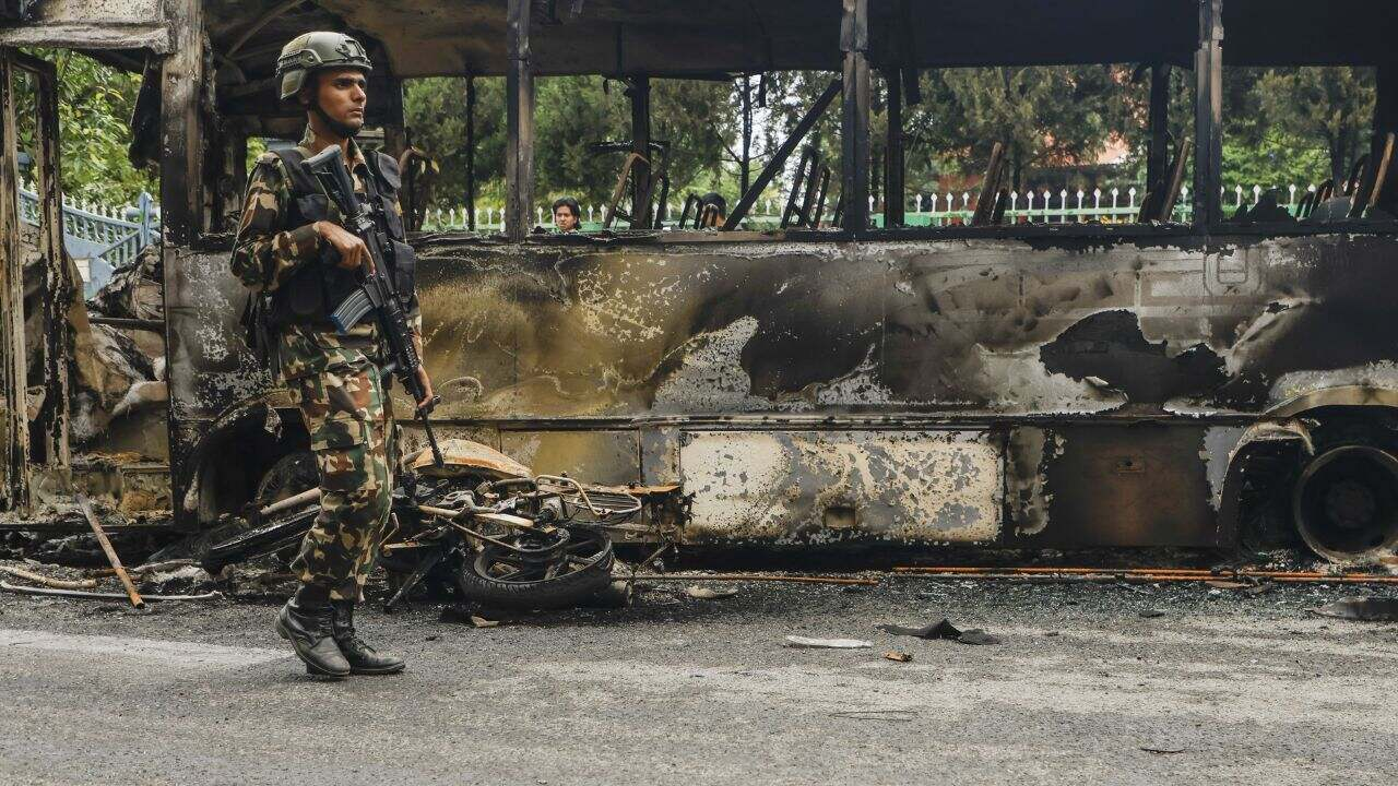 नेपाल में हिंसा का नया दौर; जेल तोड़कर भाग रहे कैदी, 15000 हो गए फरार nepal protest