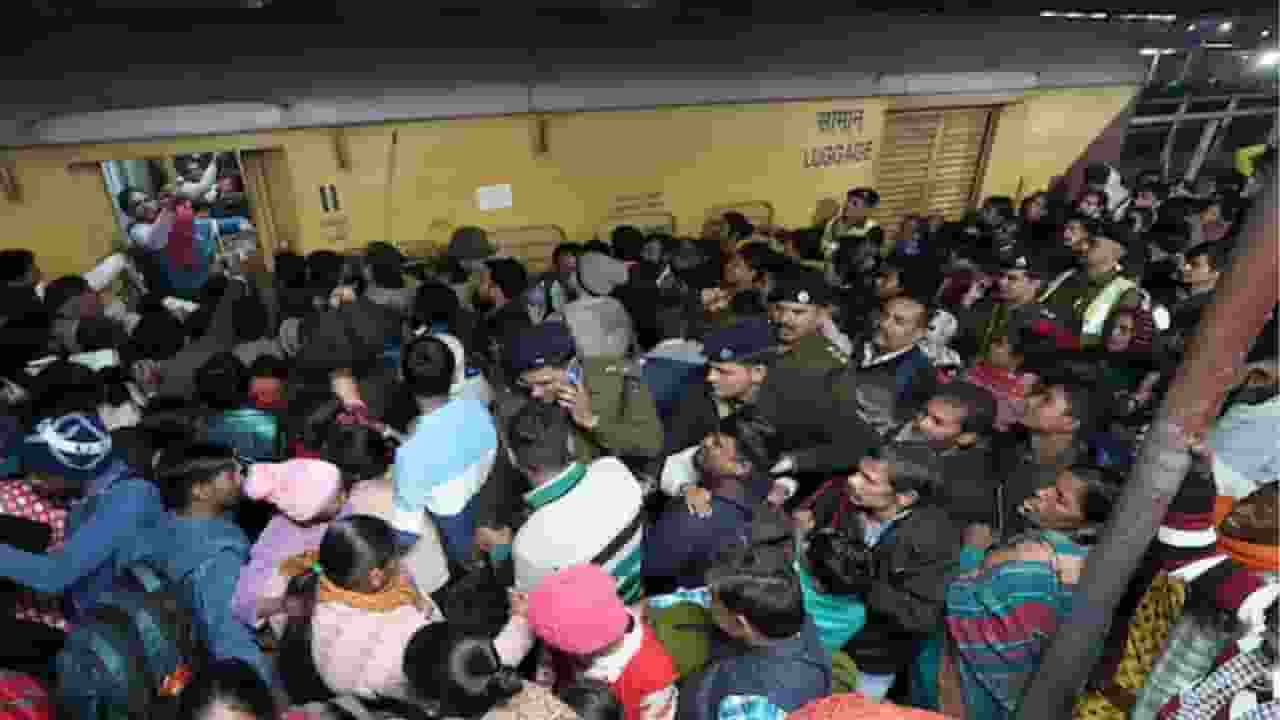 नई दिल्ली में भगदड़ पीड़ितों के परिवार को लाखों रुपये कैसे बांट दिए? new delhi railway station