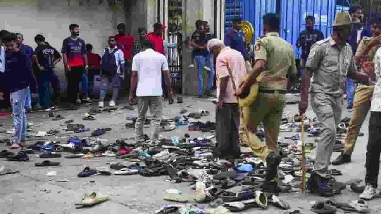 बेंगलुरु भगदड़: कर्नाटक सरकार के आदेश को IPS अधिकारी ने दी चुनौती Bengaluru Stampede.