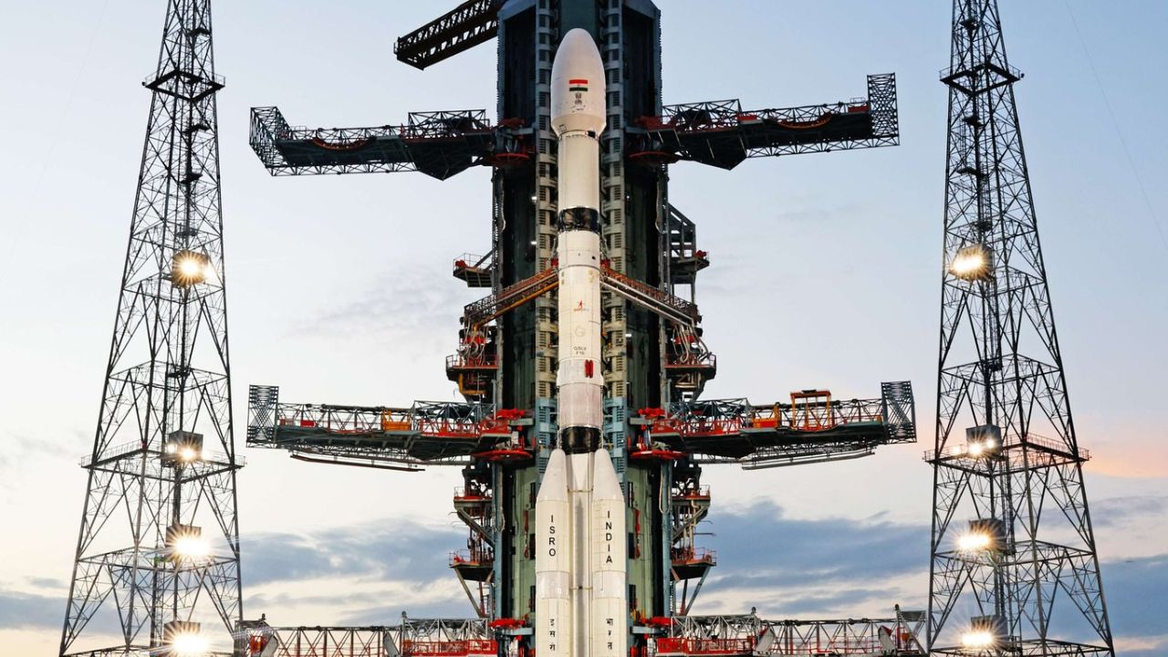 सबसे महंगा सैटेलाइट, एक-एक सेंटीमीटर पर नजर, NISAR की खूबियां जानिए Image of NISAR