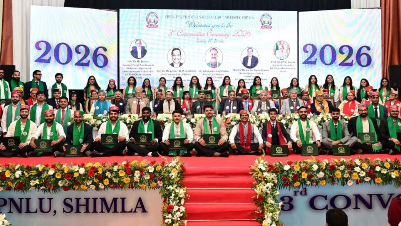 NLU के मेधावी मुख्यमंत्री सुक्खू के साथ, Photo Credit-DPR Shimla