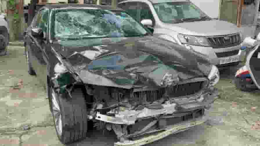 नोएडा में BMW ने पिता-बेटी को मारी टक्कर, 5 साल की बच्ची की मौत Noida bmw accident