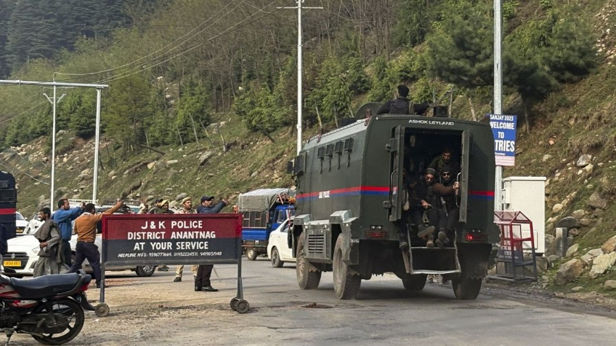 जम्मू-कश्मीर के पहलगाम में आतंकी हमला! 12 पर्यटक घायल armed forces in pahalgam
