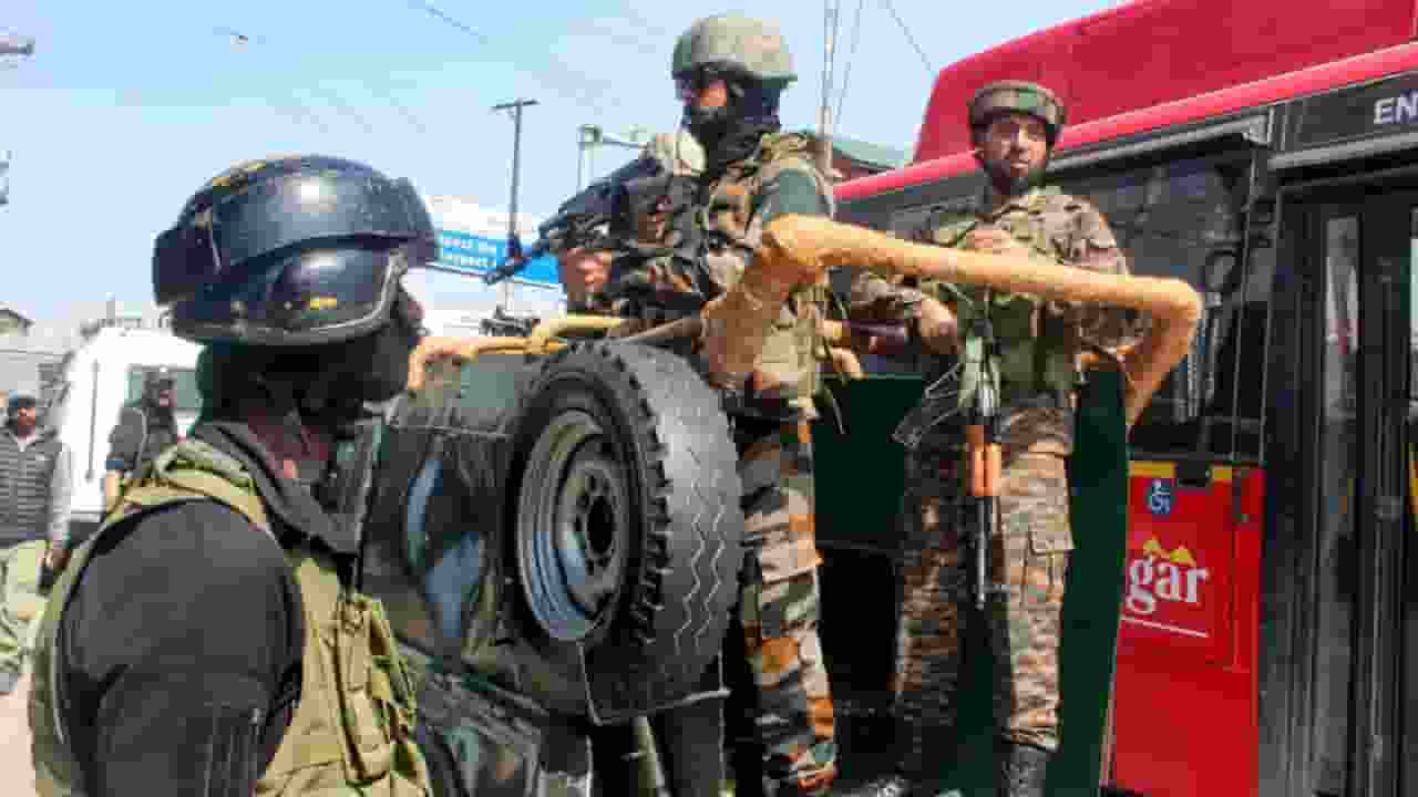 पहलगाम हमले का बड़ा खुलासा, 15 स्थानीय लोगों से की जा रही है पूछताछ Image of Indian Army Pahalgam