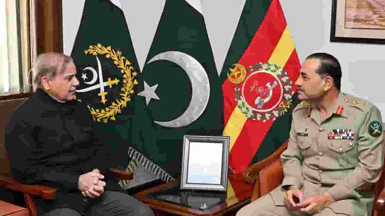 शहबाज कठपुतली, आसिम मुनीर के हाथ में सत्ता,क्यों लग रहीं ऐसी अटकलें? Pakistan Army