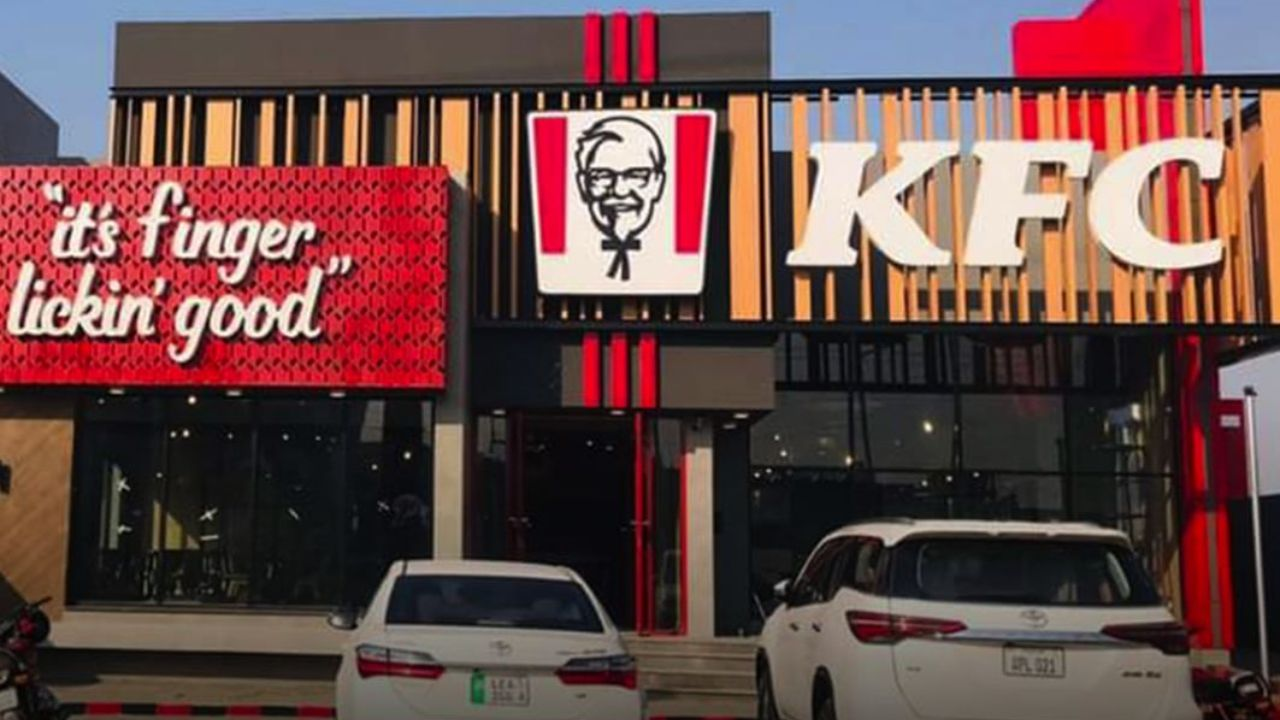 KFC के खिलाफ हिंसक क्यों हो रहे हैं पाकिस्तानी? जलाए कई आउटलेट्स Pakistan KFC protest