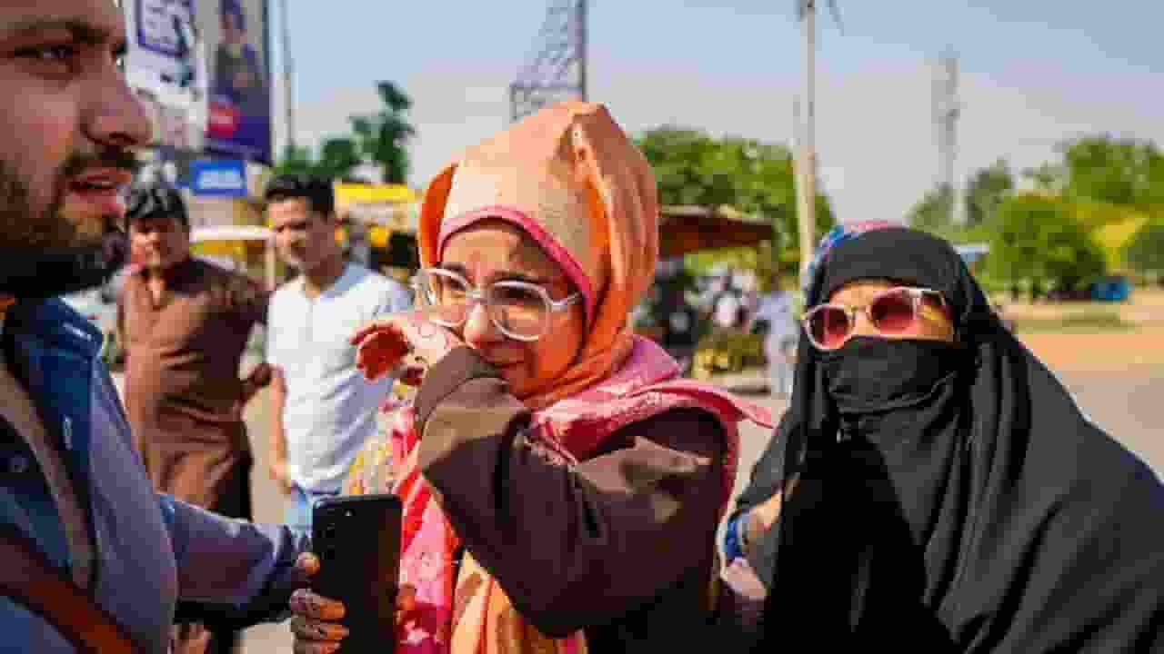 आंसू, बिछड़न और खीझ, अटारी पर पाकिस्तानियों की बेमन से वतन वापसी Atari Border