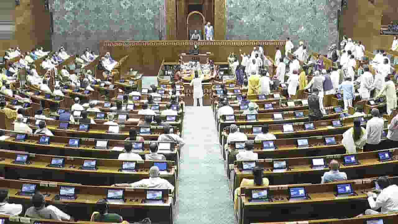 कभी हंगामा, कभी नारेबाजी; संसद के मॉनसून सत्र में कितना काम हुआ? parliament