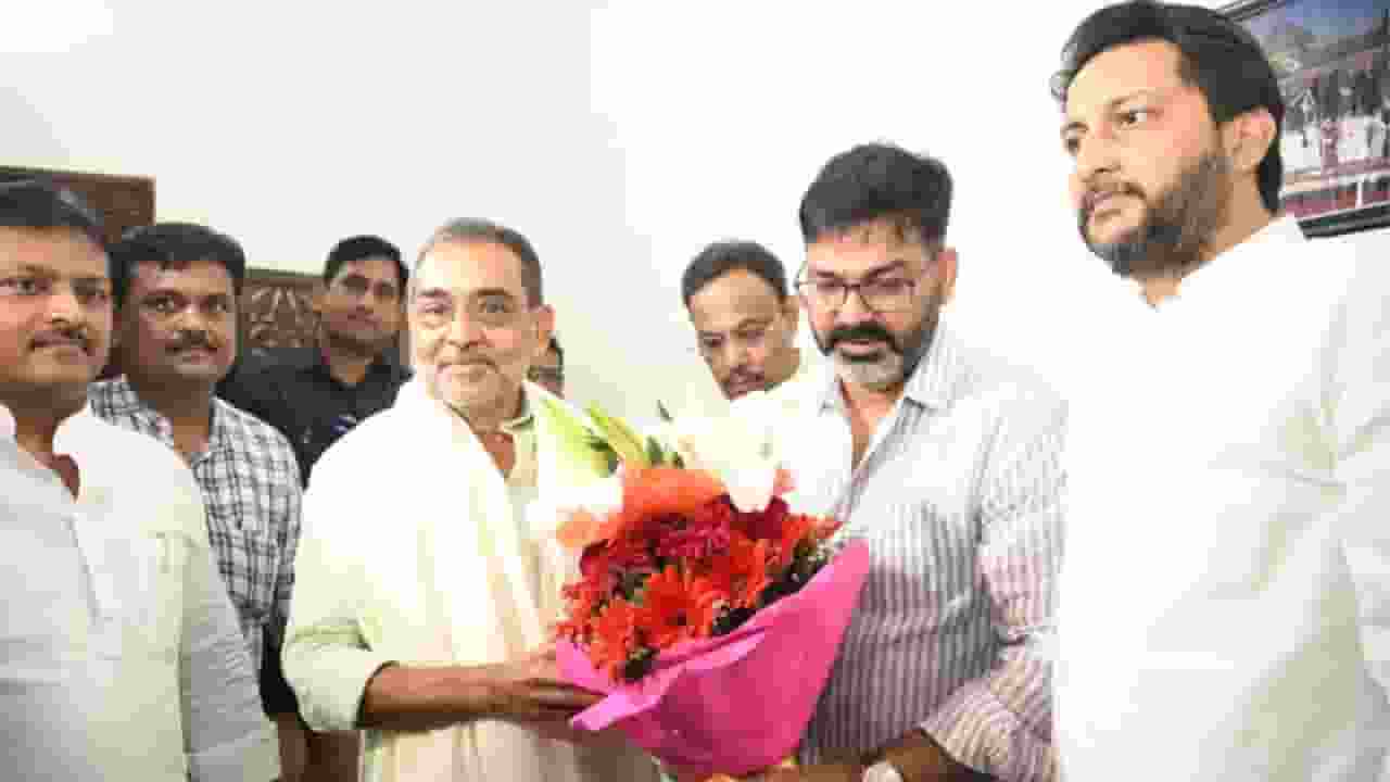 उपेंद्र कुशवाहा से मिले पवन सिंह, तावड़े बोले, 'BJP में हैं और रहेंगे' pawan singh upendra kushwaha